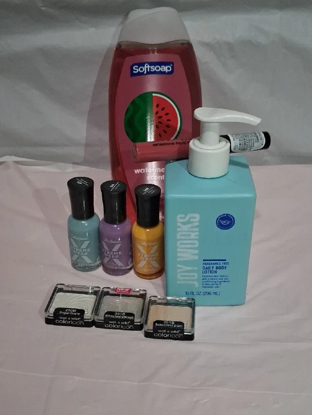 ✨ NIB 9-Piece Beauty & Bath Bundle - Softsoap, BBW, Maybelline, Wet n Wild ✨